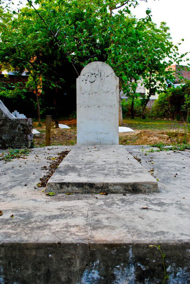 Majaz Grave