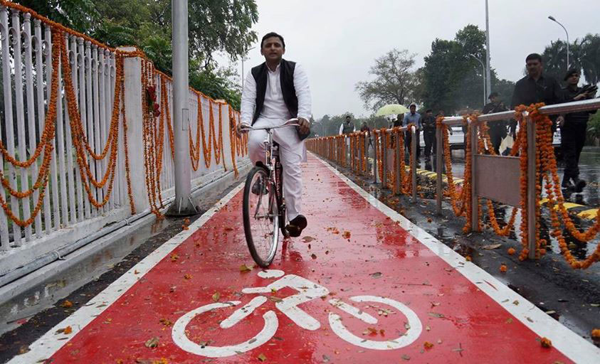 akhilesh yadav on cycle track